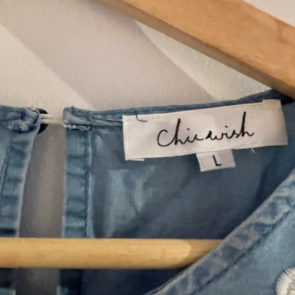 Artless Flowers Embroidered Dress in Chambray
Size (Chicwish) - Picture 4 of 4